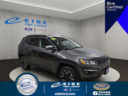 Used 2019 Jeep Compass Trailhawk AWD/4WD image 1