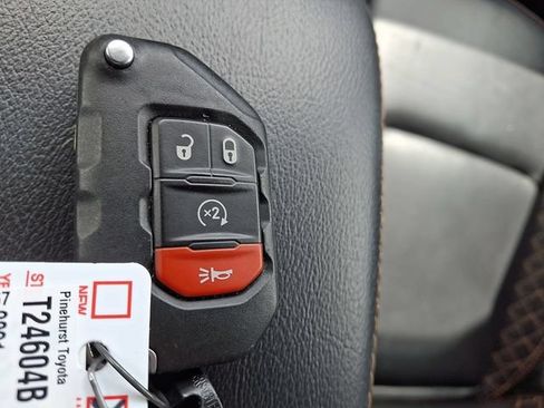 Used 2021 Jeep Wrangler Unlimited Sahara AWD/4WD image 15