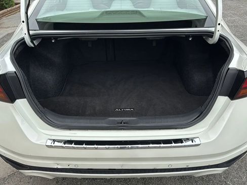 Used 2019 Nissan Altima 2.5 SV FWD image 16