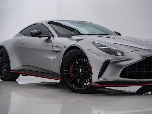 Used 2025 Aston Martin V8 Vantage Coupe RWD image 2