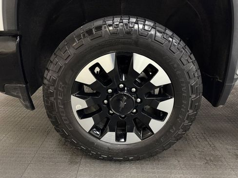 Used 2020 Chevrolet Silverado 2500 Custom w/ Custom Value Package image 10