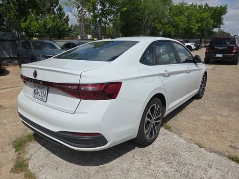 Used 2025 Volkswagen Jetta Sport image 11