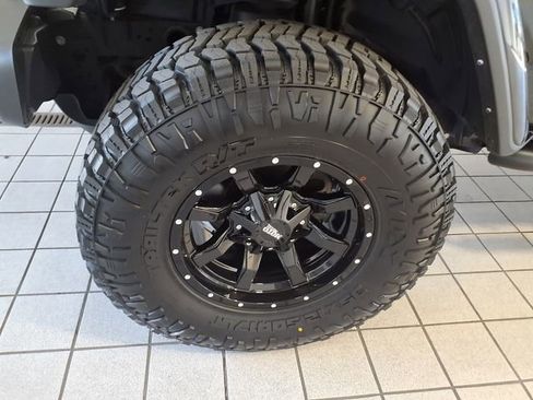 Used 2023 Jeep Gladiator Sport AWD/4WD image 5