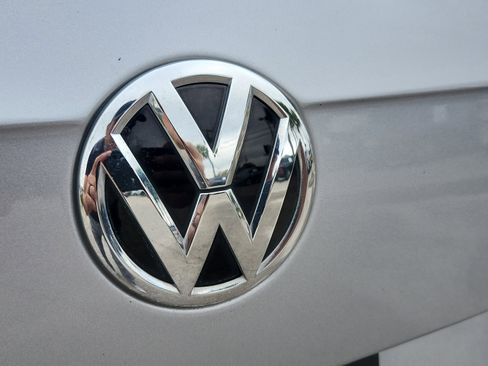 Used 2019 Volkswagen Tiguan SE w/ Panoramic Sunroof Package image 13