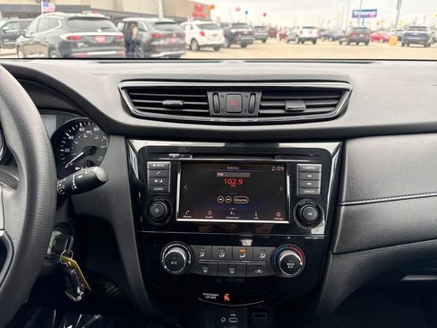 Used 2020 Nissan Rogue S AWD/4WD image 22