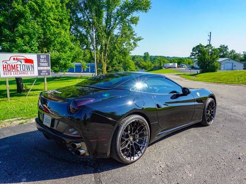 Used 2011 Ferrari California RWD image 3