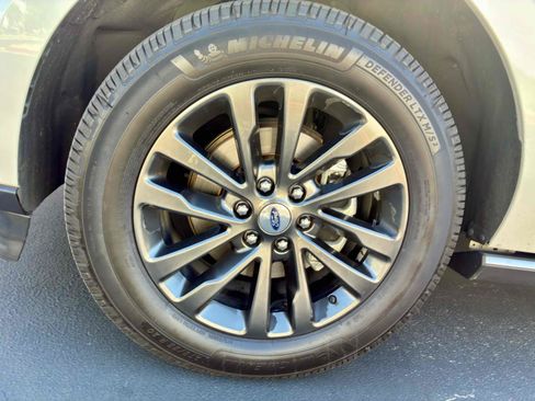 Used 2019 Ford Expedition Limited w/ Equipment Group 301A AWD/4WD image 11
