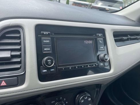 Used 2021 Honda HR-V LX image 27