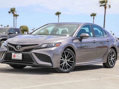 Certified 2023 Toyota Camry SE FWD image 1