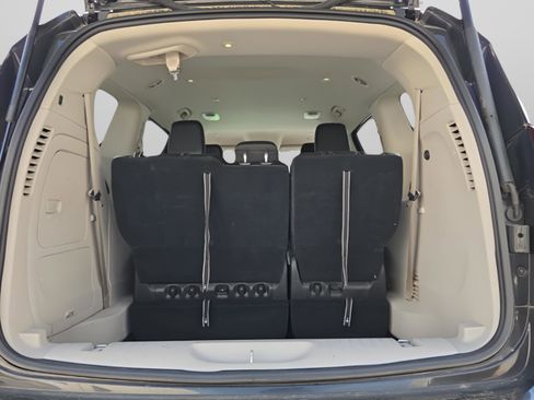 Used 2023 Chrysler Pacifica Touring-L FWD image 41