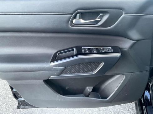 Used 2023 Nissan Pathfinder SL image 16