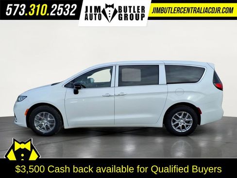 New 2026 Chrysler Pacifica Select image 2