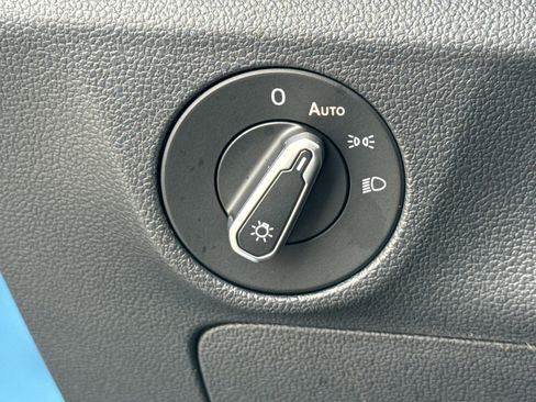 Certified 2025 Volkswagen Jetta SEL image 22