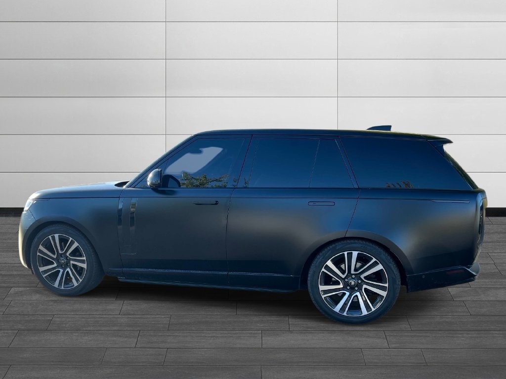 Used 2023 Land Rover Range Rover SE AWD/4WD image 2