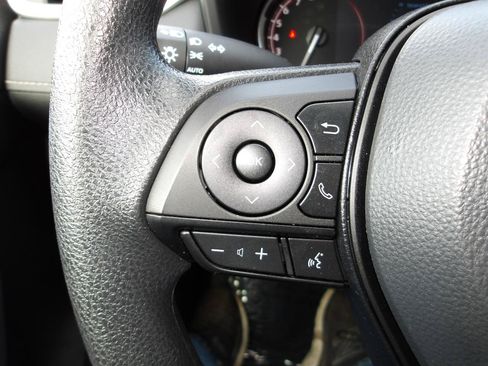 Used 2023 Toyota RAV4 XLE FWD image 15