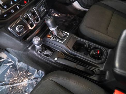 Used 2023 Jeep Wrangler Unlimited Sport AWD/4WD image 25