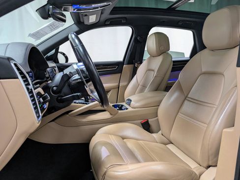 Used 2019 Porsche Cayenne AWD/4WD image 15