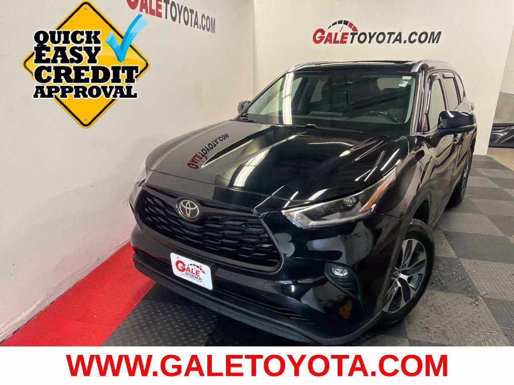 Used 2021 Toyota Highlander XLE AWD/4WD image 3