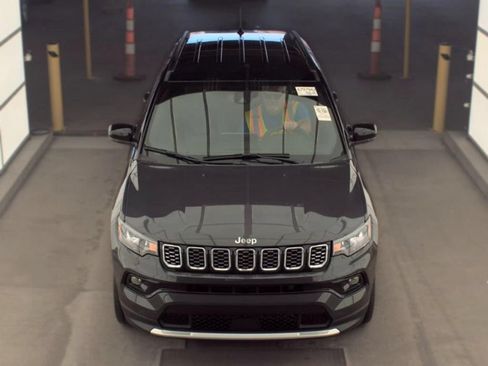 Used 2024 Jeep Compass Limited AWD/4WD image 2
