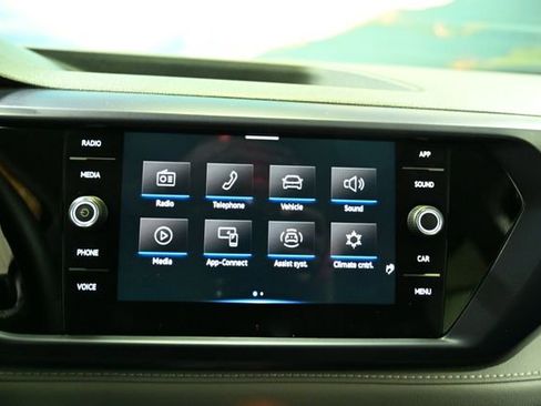 Used 2024 Volkswagen Taos SE image 37