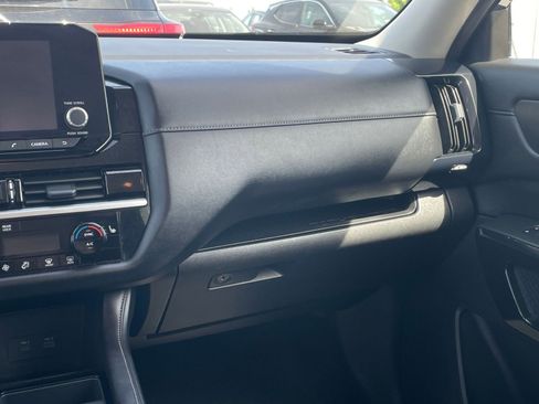 Used 2025 Nissan Pathfinder SV image 38