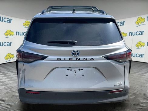 Used 2024 Toyota Sienna XLE w/ XLE Plus Package AWD/4WD image 3