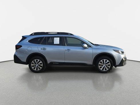 Used 2022 Subaru Outback Premium image 4