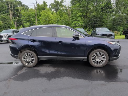 Used 2021 Toyota Venza XLE w/ Softex Package AWD/4WD image 2