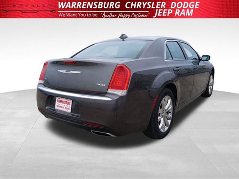 Used 2015 Chrysler 300 Limited w/ Driver Convenience Group image 3