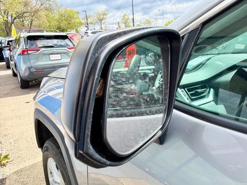 Used 2020 Toyota RAV4 LE AWD/4WD image 24