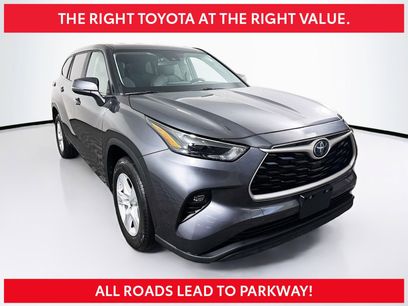 Used 2023 Toyota Highlander LE