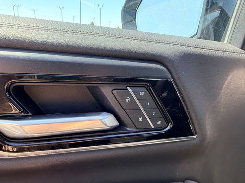 Used 2025 GMC Yukon Denali AWD/4WD image 14