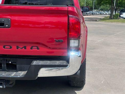 Used 2020 Toyota Tacoma SR5 image 15