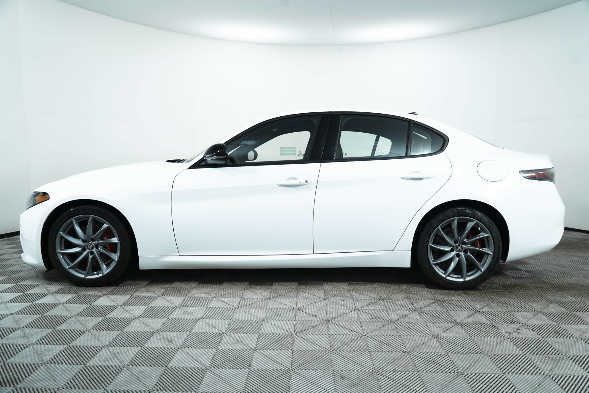 Used 2024 Alfa Romeo Giulia Sprint RWD image 4