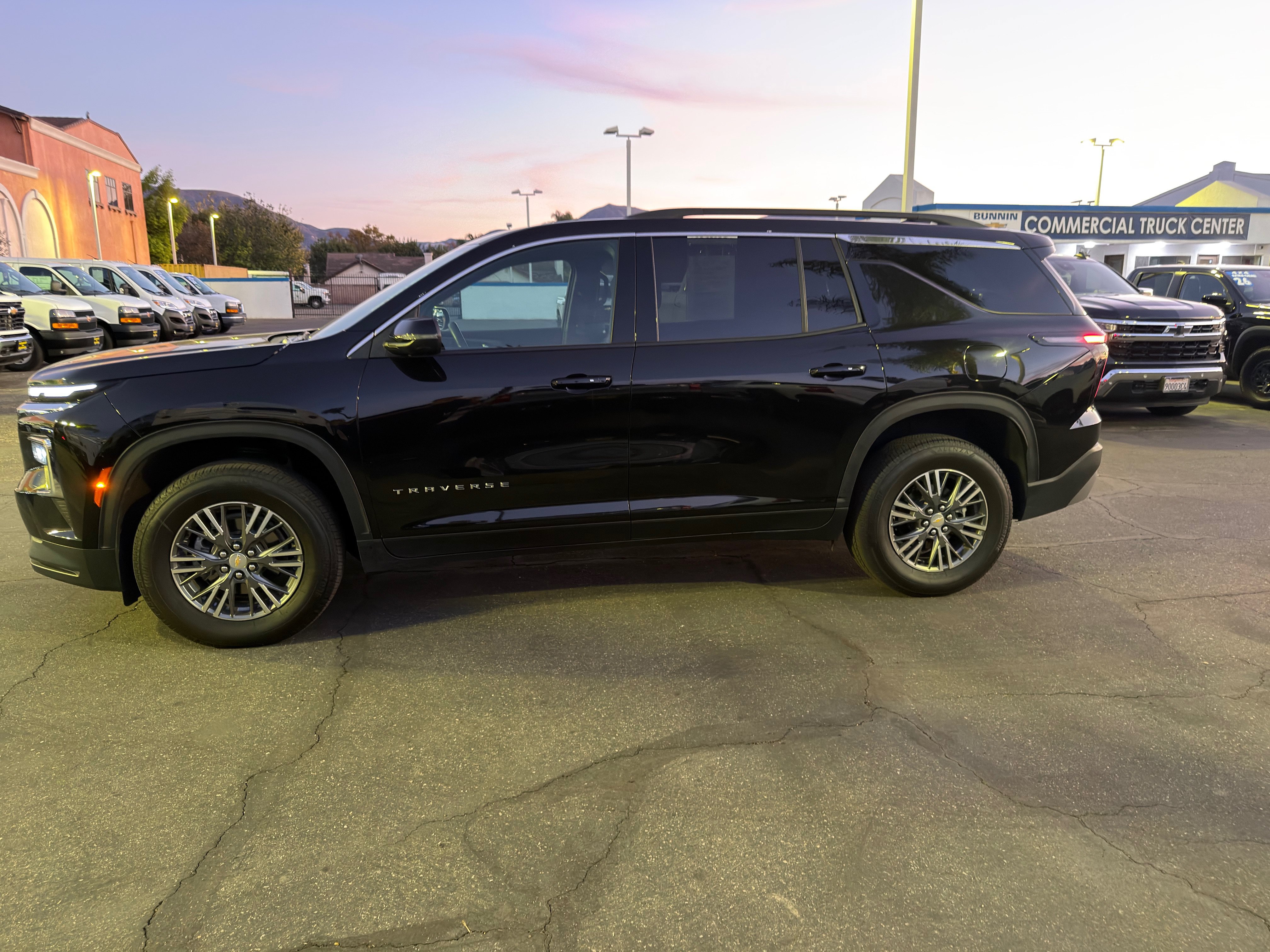 Used 2026 Chevrolet Traverse LT FWD image 5