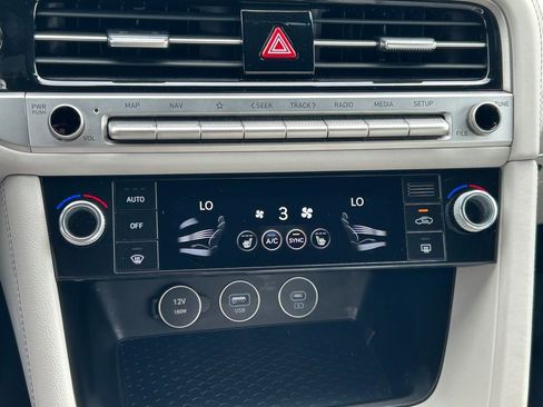 Used 2024 Genesis G70 2.5T image 28