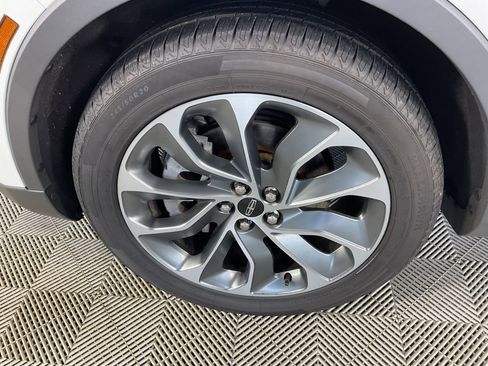 Used 2022 Lincoln Nautilus Reserve image 5