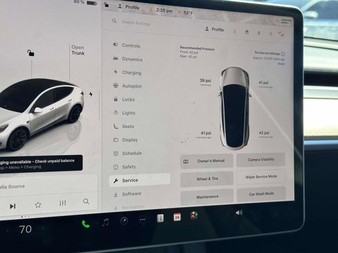 Used 2022 Tesla Model Y Long Range image 32