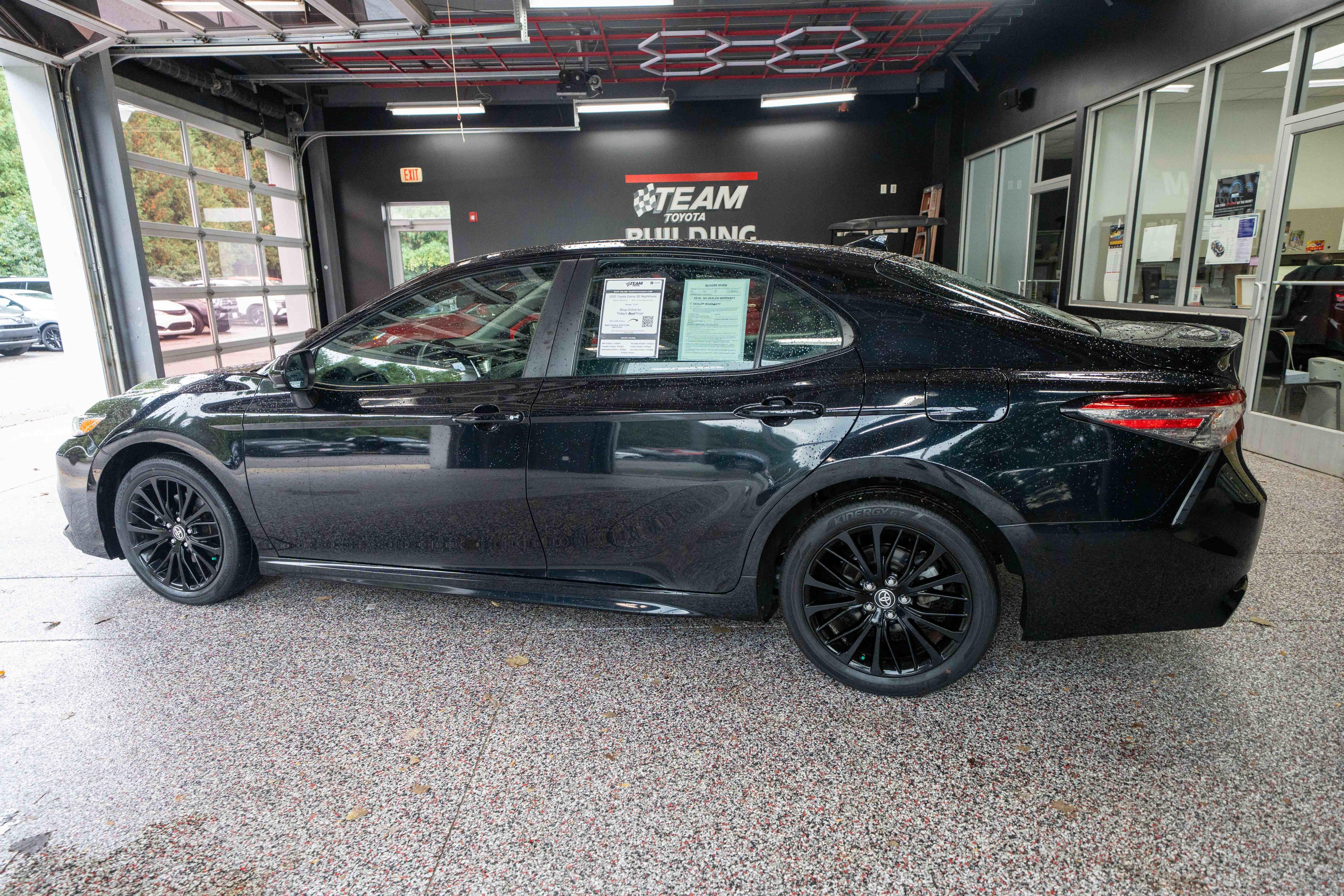 Used 2020 Toyota Camry SE FWD image 2