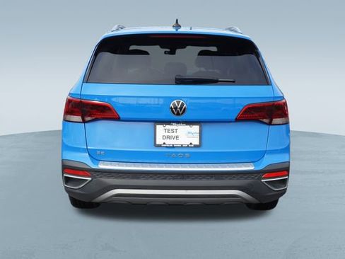 Used 2023 Volkswagen Taos SE w/ Panoramic Sunroof Package image 7