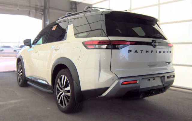Used 2024 Nissan Pathfinder Platinum w/ Lighting Package (N93) AWD/4WD image 5