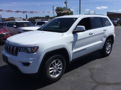 Used 2019 Jeep Grand Cherokee Laredo AWD/4WD image 1