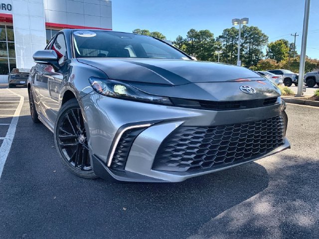 Used 2026 Toyota Camry SE FWD image 2
