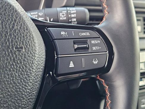 Used 2025 Honda Pilot TrailSport image 12