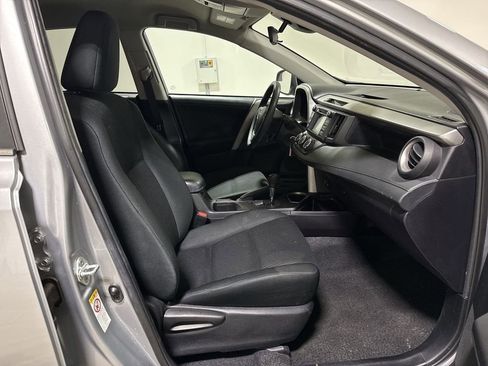 Used 2018 Toyota RAV4 LE AWD/4WD image 21