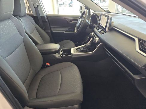 Used 2025 Toyota RAV4 XLE AWD/4WD image 43