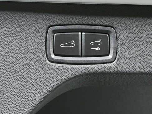 New 2025 Porsche Macan 4S Electric image 38