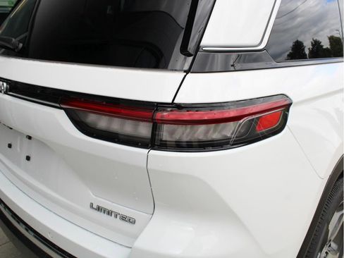 New 2025 Jeep Grand Cherokee Limited w/ Luxury Tech Group II image 37