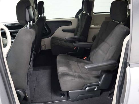 Used 2016 Dodge Grand Caravan SXT image 31