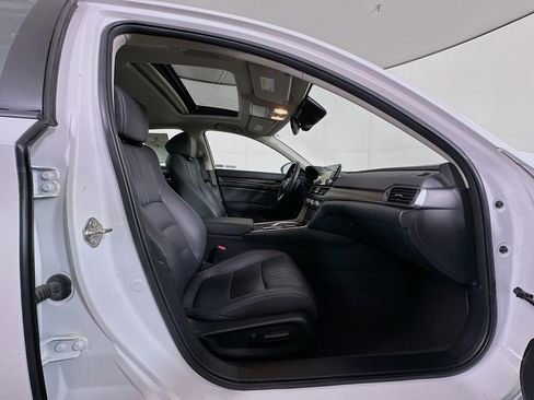 Used 2019 Honda Accord Touring image 32